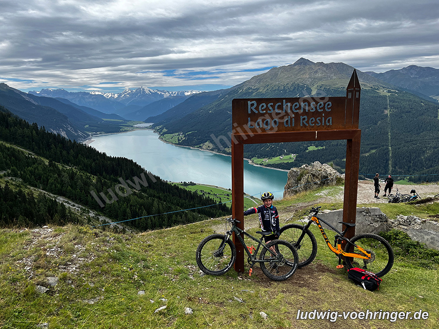 auf dem 3-Länder-Enduro-Trail